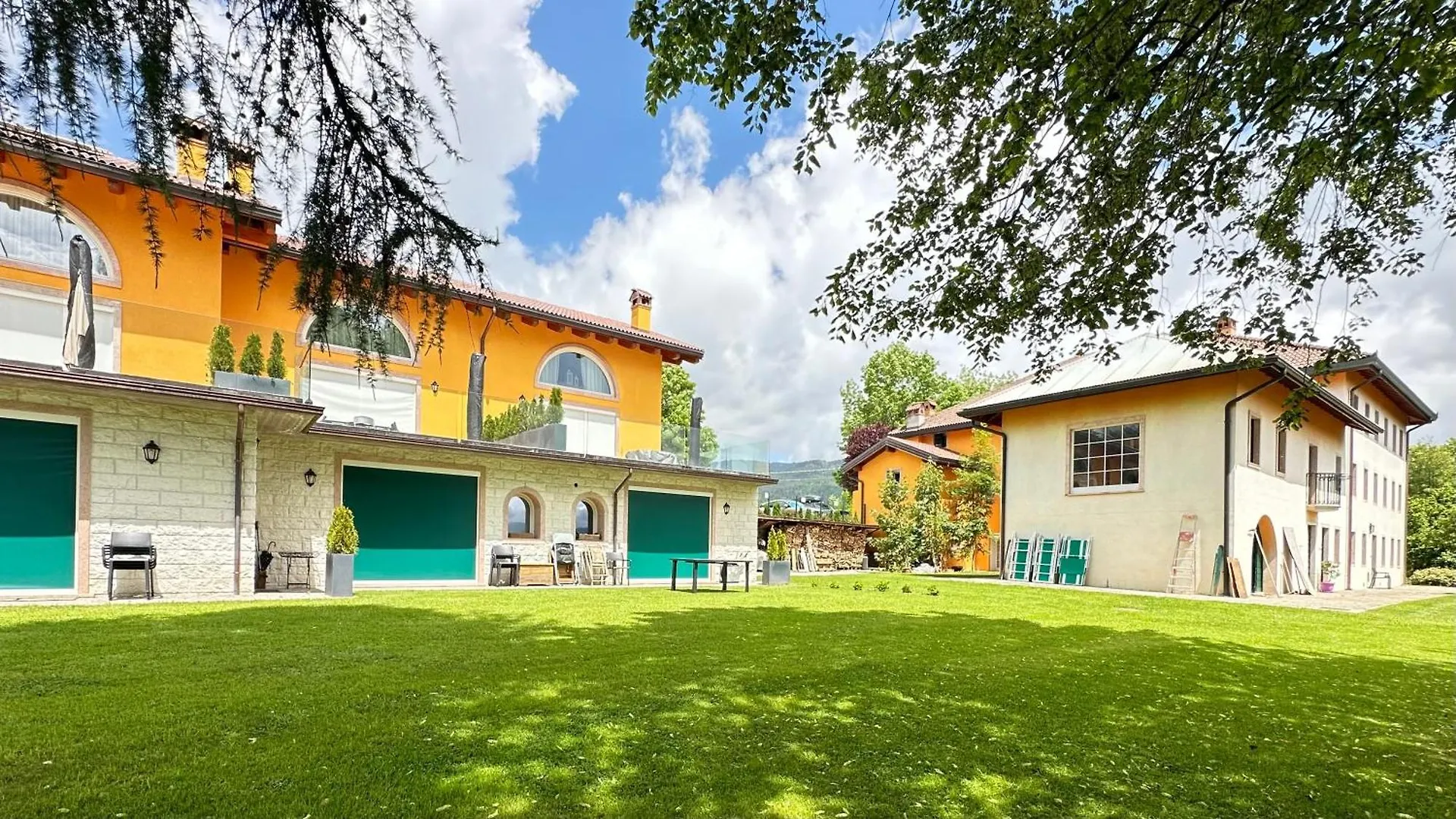 Agriturismo Lambra La Casa Del Sol contacts